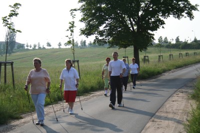 Nordic Walking in Waren (Müritz) bei der Physiotherapie und Krankengymnastik Peter Tschiedel